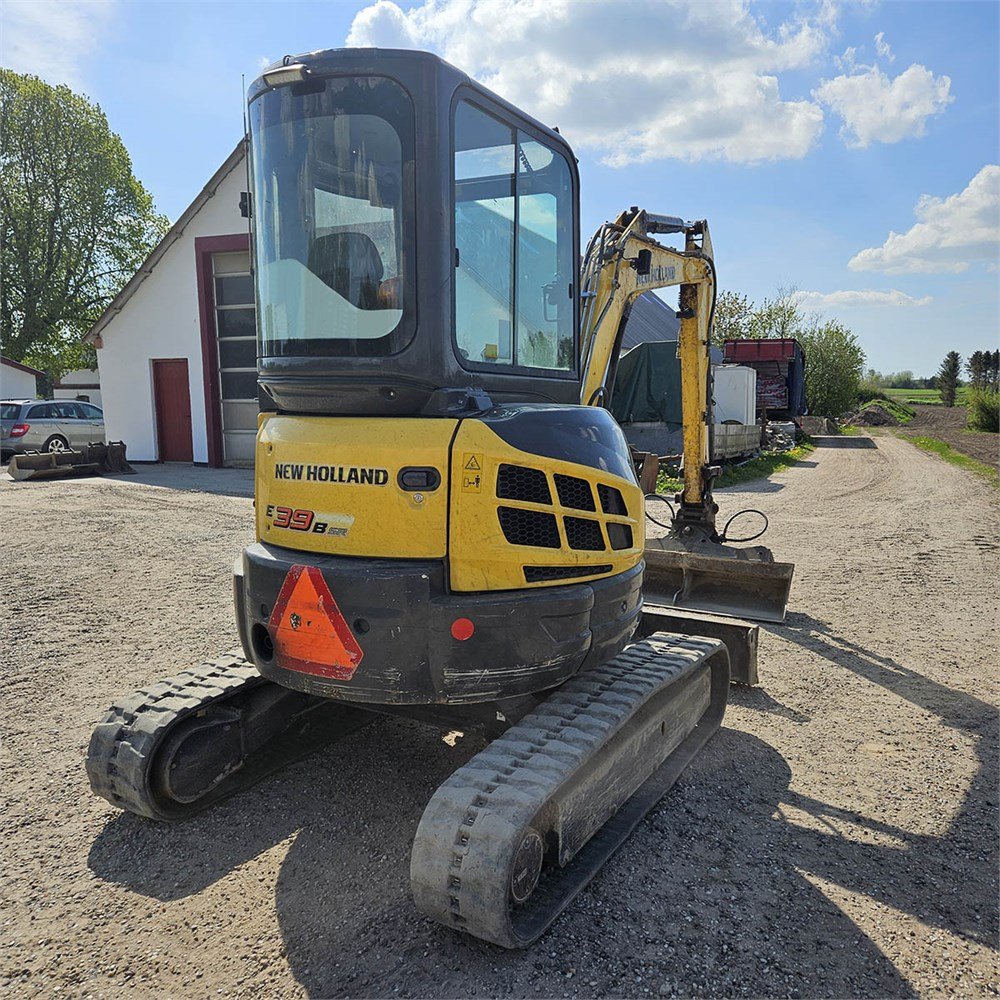 68935b83-2ba9-4671-9668-62c201a5ee7d_largesize new holland e39 b 4t 2 786 h 2015