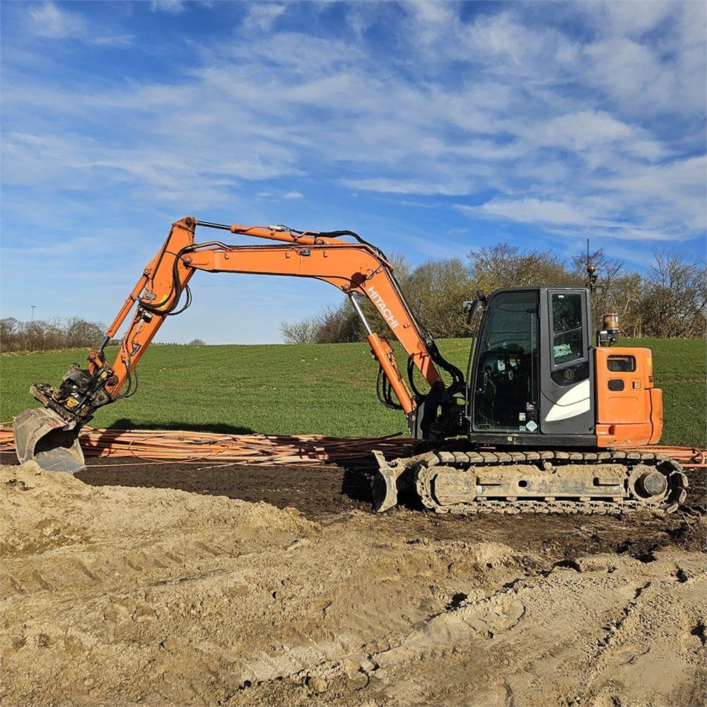 698dbca9-309c-43cb-be91-9d6ad23b1b54_largesize hitachi zx85usb 6 8t6 3 141 h 2020