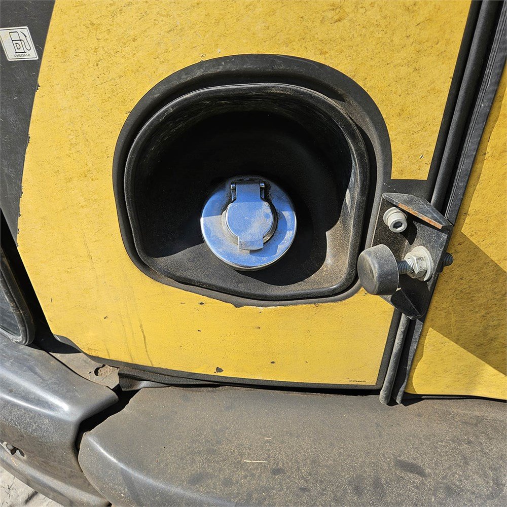 6a5fa0eb-af92-485c-ae4d-543624c52efc_largesize new holland e39 b 4t 2 786 h 2015