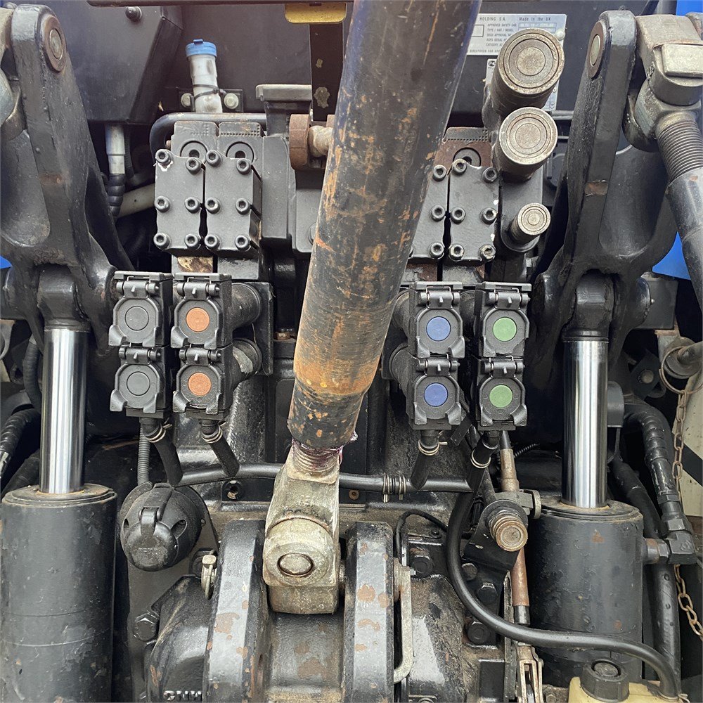 6e63c556-4ece-4fb3-a766-6c5c5fb48bbd_largesize new holland t7.220 – 167 ch – 2013 – 6 308 h