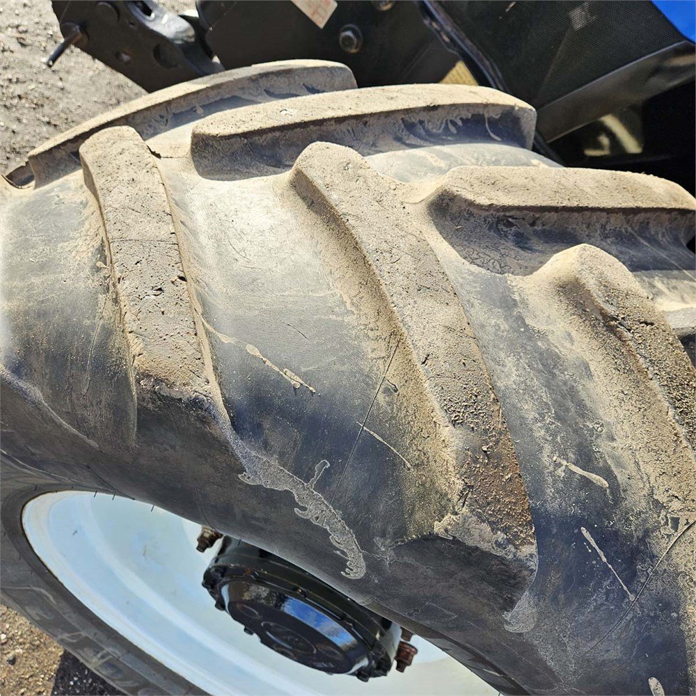 6ed7410b-1f38-4b40-81ba-58cbb91243b2_largesize new holland t6020 – 112 ch – 2010 – 2612 h