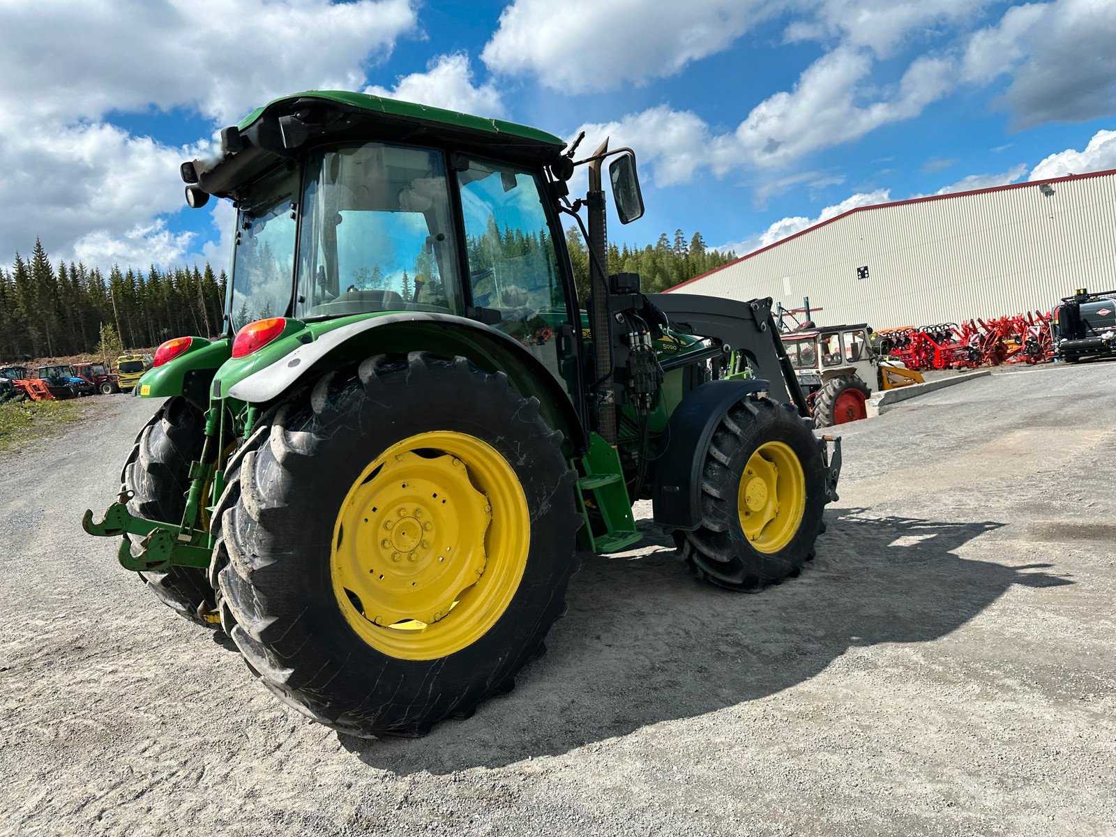 6f546800-ee8c-40e1-b964-e6f42f514182 john deere 5090r – 98 ch – 3 985 h – 2009