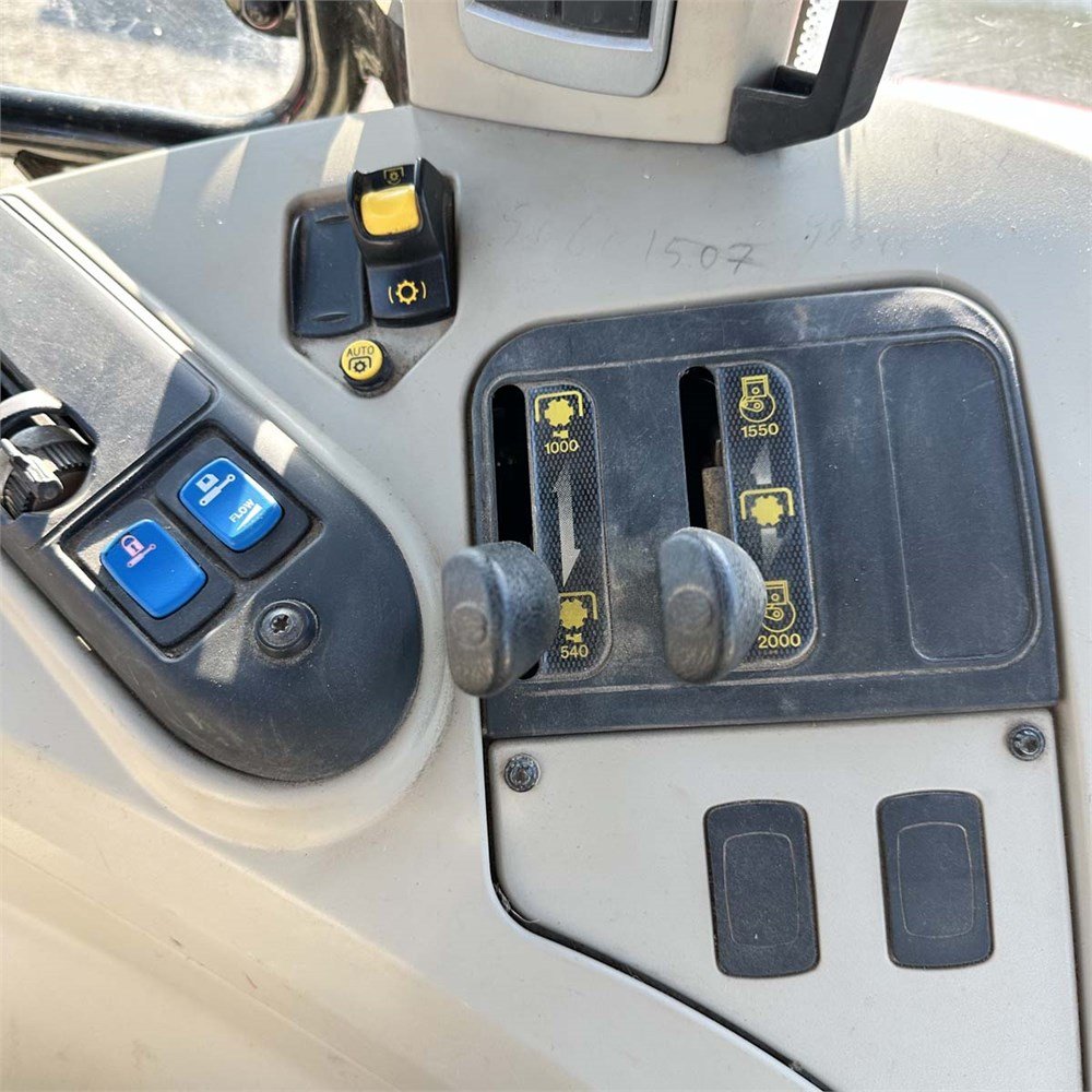 718c3e78-d0ad-42cb-8840-5ff8b7f27b94_largesize massey ferguson 6615 dyna 6 – 150 ch – 2014 – 5 390 h