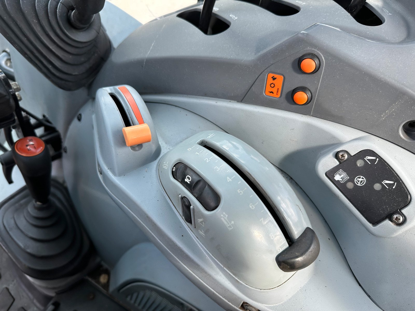 7190f70d-7c90-4bcb-be8a-ef25096a9b79 new holland t5.115 – 115ch – 2 230 h – 2013