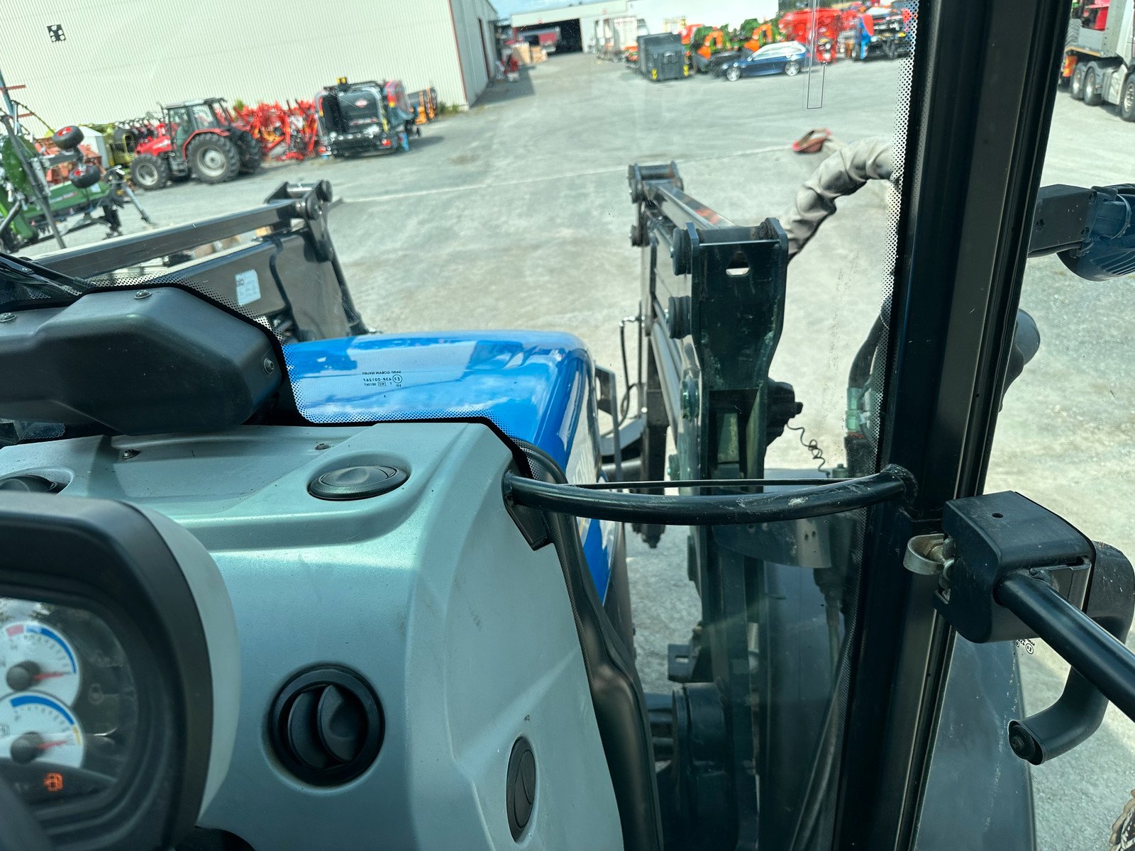 722c7bcb-fb77-476a-be55-aa732cb8939b new holland t5.115 – 115ch – 2 230 h – 2013