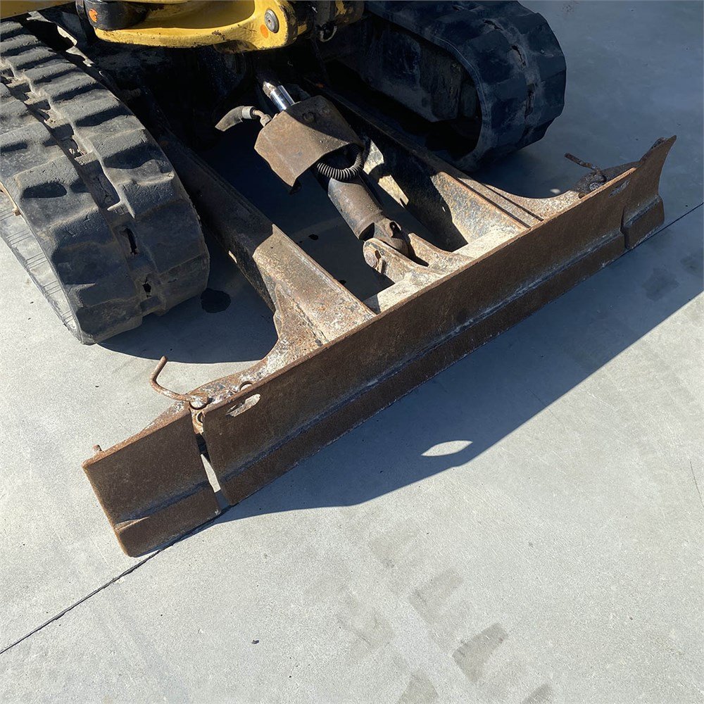 73875097-a77f-4eda-9ff5-efa4d10dc680_largesize caterpillar 302.2d – 2t2 – 5 415 h – 2013