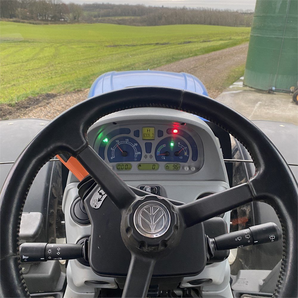 750c6b5c-5201-41da-b698-a0891699169f_largesize new holland t7.220 – 167 ch – 2013 – 6 308 h