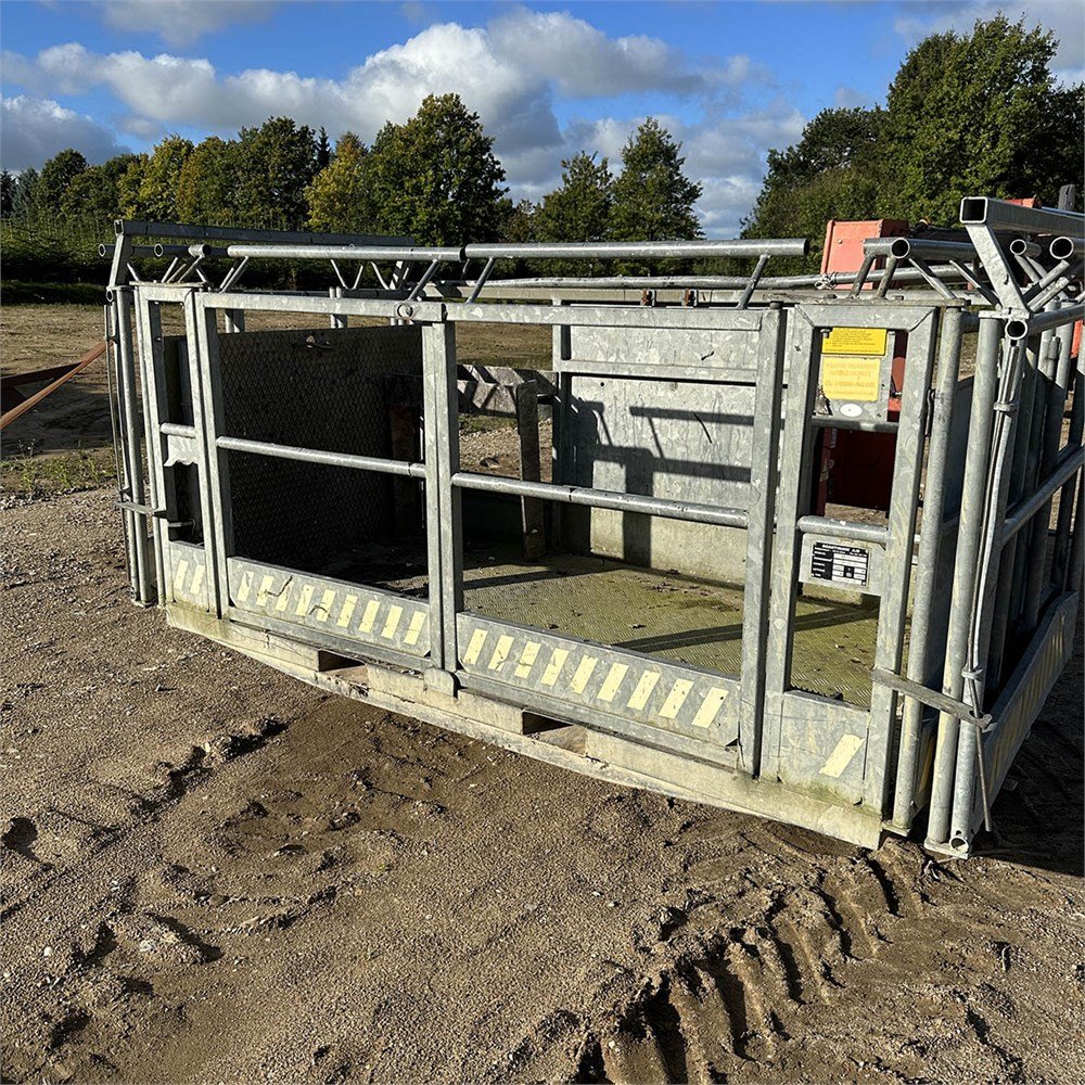 7bd2ef66-4d37-4e0d-8d08-b2efe996203a_largesize manitou mt 1740 – 17 m – 6 407 h – 2004