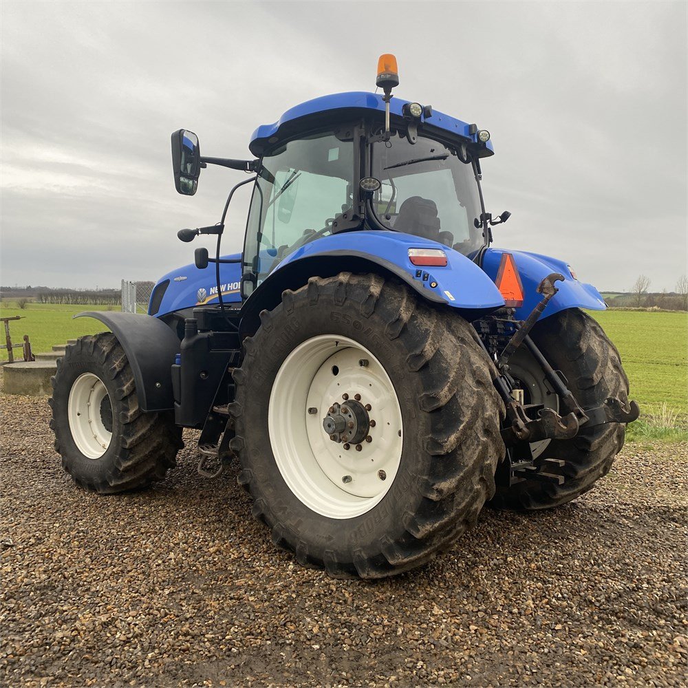 7d5d68f9-2ca2-4e4e-9b09-45e623b63ccd_largesize new holland t7.220 – 167 ch – 2013 – 6 308 h