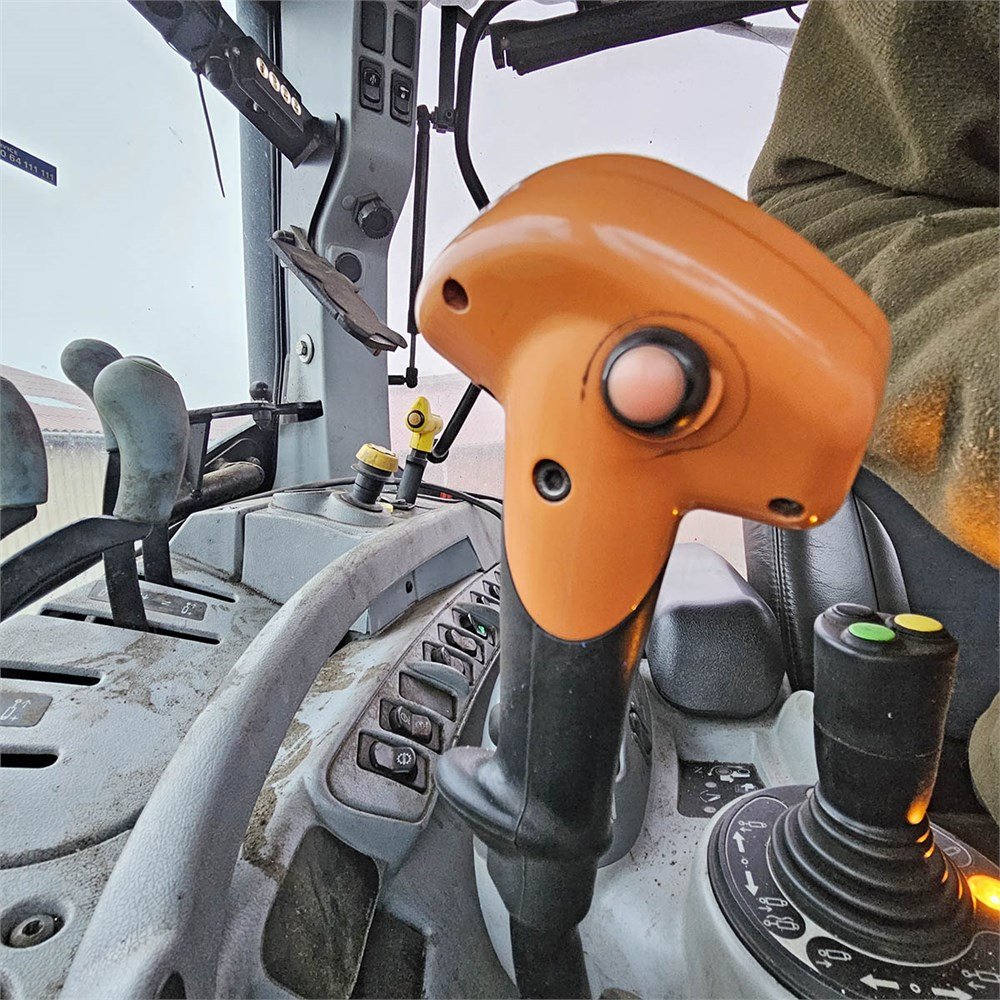 7e348a8c-3fe9-4ab7-8f1a-39a11d696429_largesize new holland t7.175 e1 – 155 ch – 2018 – 4 658 h