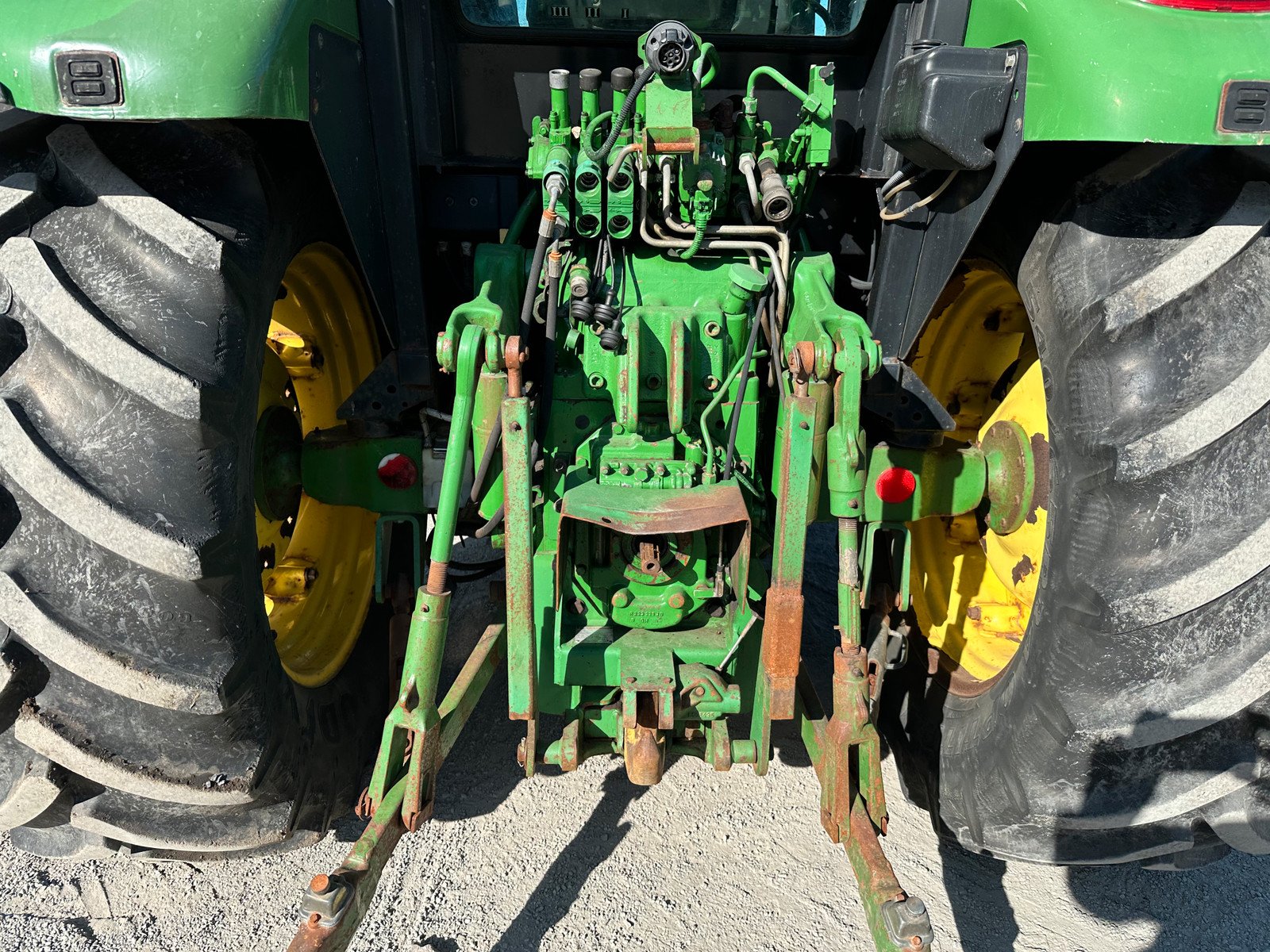 80799002-8e12-4160-88b9-8772af27d58e john deere 5820 88 ch 5 384 h 2005