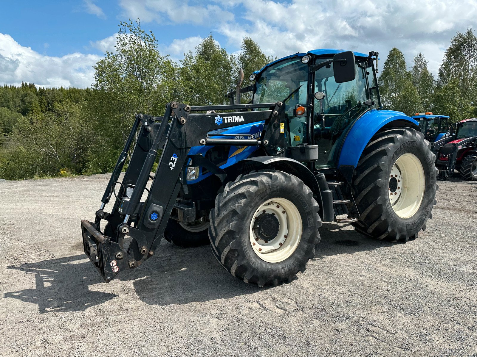 815c8a6f-d232-4236-ad97-05e41146e6da new holland t5.115 – 115ch – 2 230 h – 2013