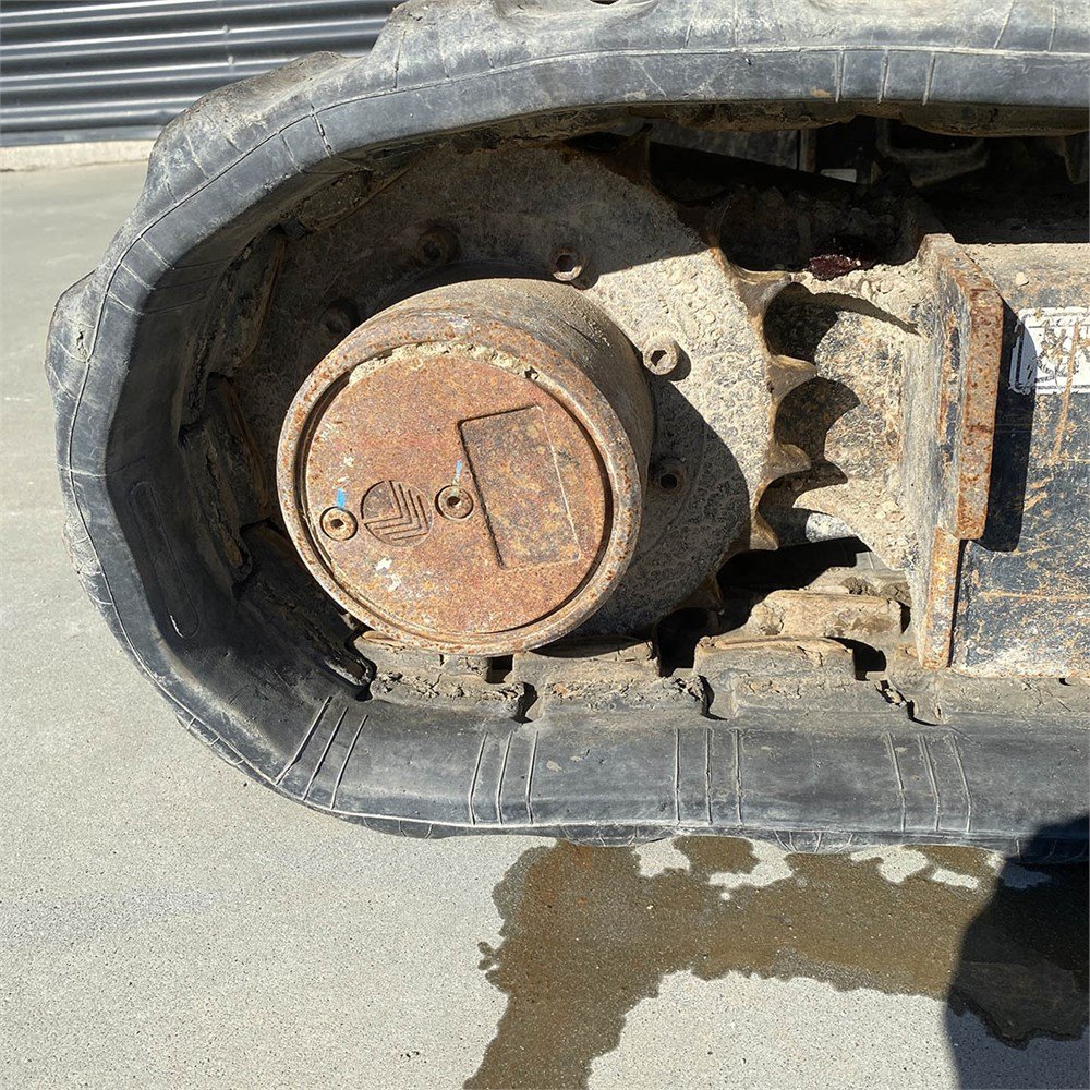 82df436f-ec0e-4494-bc5a-d02a30a43935_largesize caterpillar 302.2d – 2t2 – 5 415 h – 2013