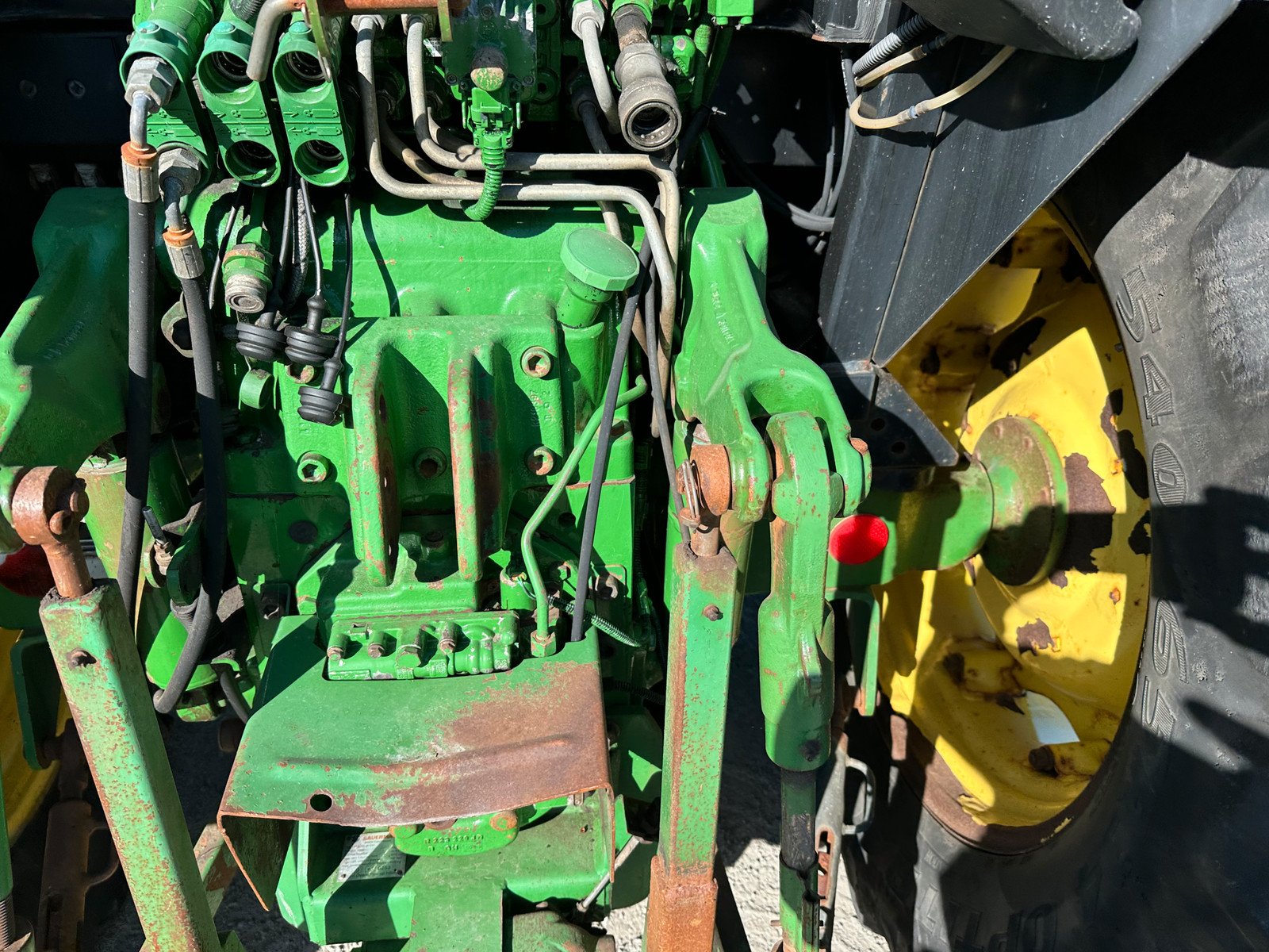 834145e0-21f4-4eea-9fa7-0b9f7d9f2159 john deere 5820 88 ch 5 384 h 2005
