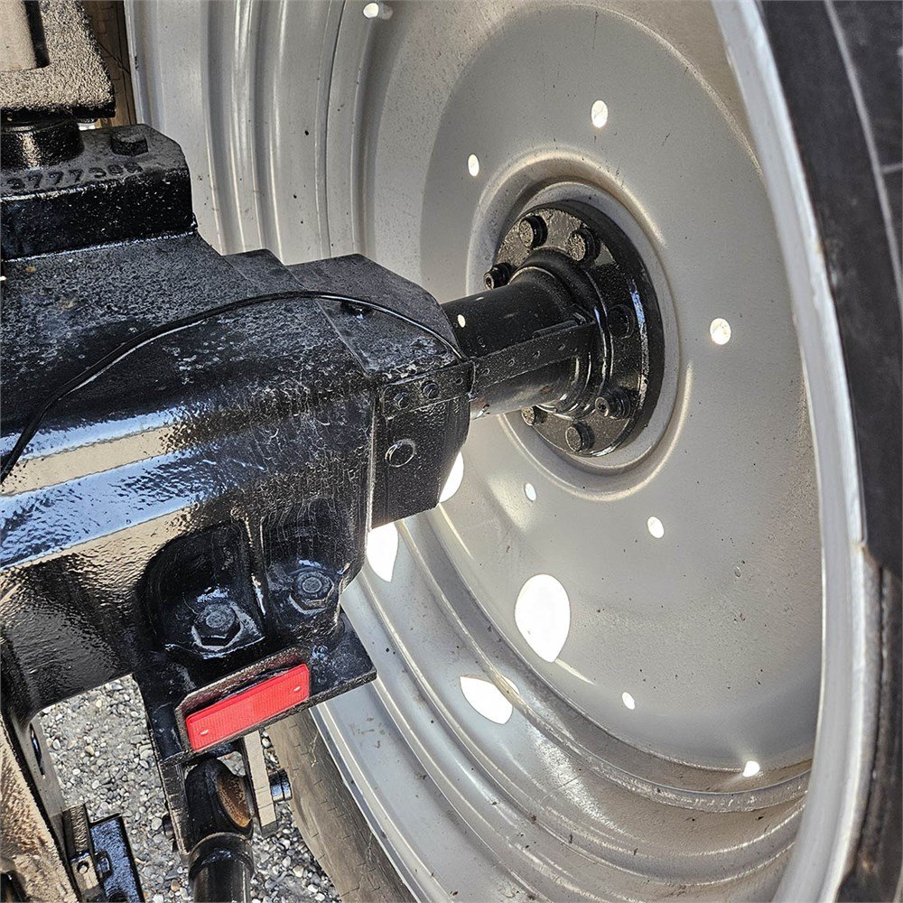 8693a08b-c995-48b0-9d5d-78062cdd3dc0_largesize massey ferguson 6480 145 ch 8 574 h 2004