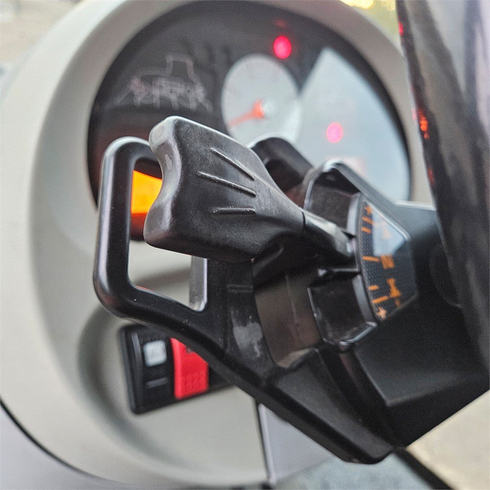 8a468fb8-29a5-4853-ab18-efd825300d99_largesize massey ferguson 6465 dyna 6 – 120 ch – 8 053 h – 2006