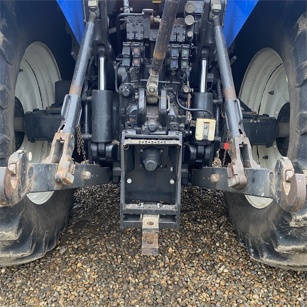 8a82ddb0-d053-41ea-aeef-2fabcd862574_largesize new holland t7.220 – 167 ch – 2013 – 6 308 h