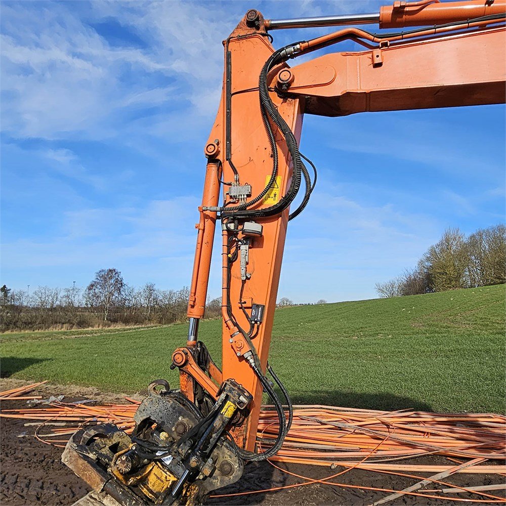 8b0a01ed-2b68-4609-b81a-c5ba5264d1c1_largesize hitachi zx85usb 6 8t6 3 141 h 2020