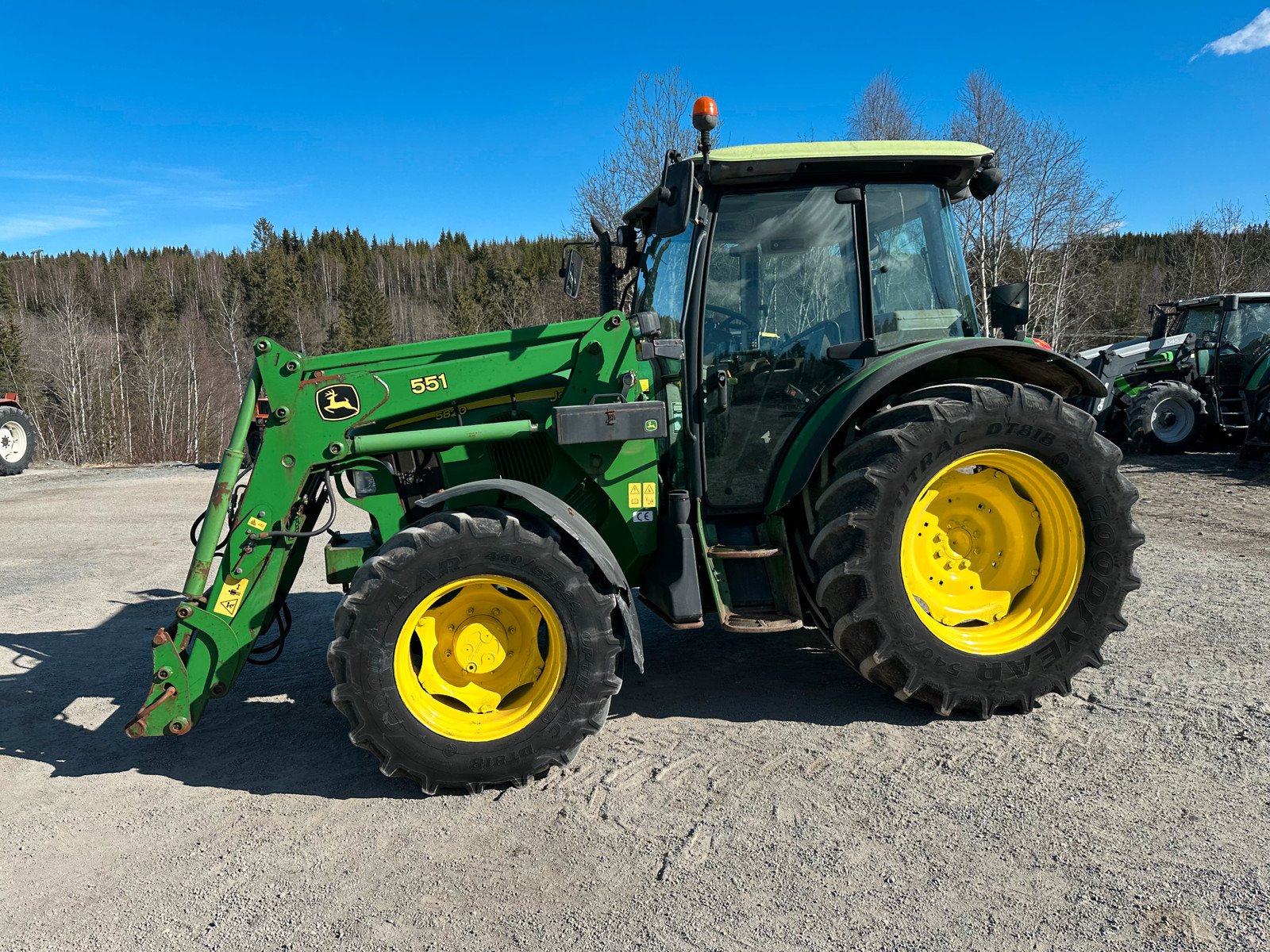 8bae5a5e-4584-48ee-af6a-1e36213f8c95 john deere 5820 88 ch 5 384 h 2005