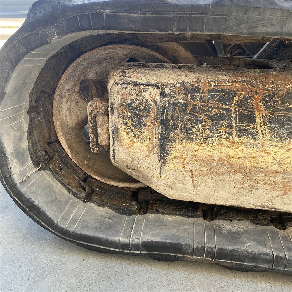 8f38c951-a91a-43b8-aff8-cd4e646547e8_largesize caterpillar 302.2d – 2t2 – 5 415 h – 2013