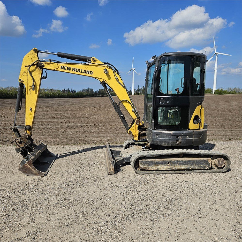 8f5564b1-a0cd-4229-a80b-b8af642200b6_largesize new holland e39 b 4t 2 786 h 2015