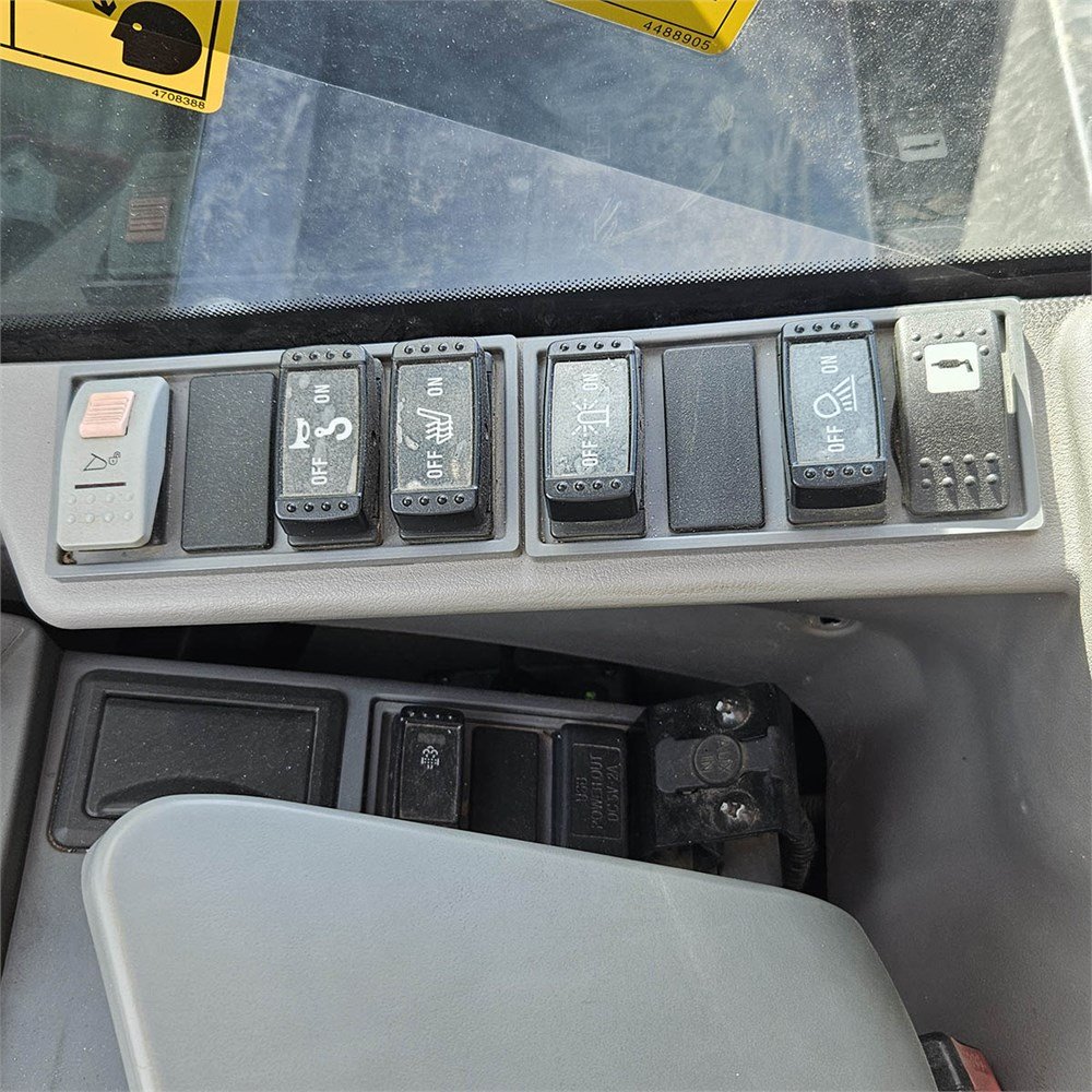 94ca88b5-5b40-4215-98e1-44b721399b6a_largesize hitachi zx85usb 6 8t6 3 141 h 2020