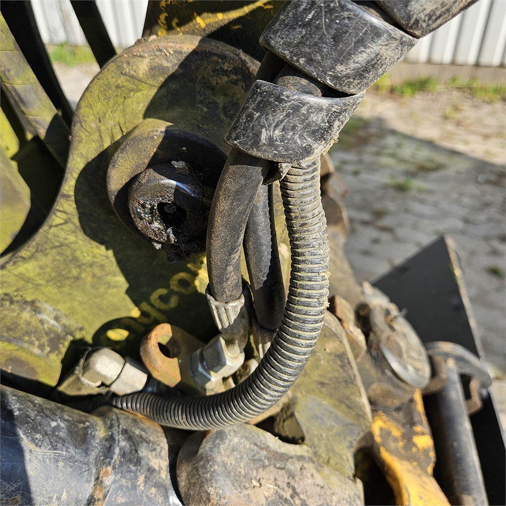 993ea8f0-4ae7-49d3-8b46-60c8279a2485_largesize new holland e26c 2t6 916 h 2018