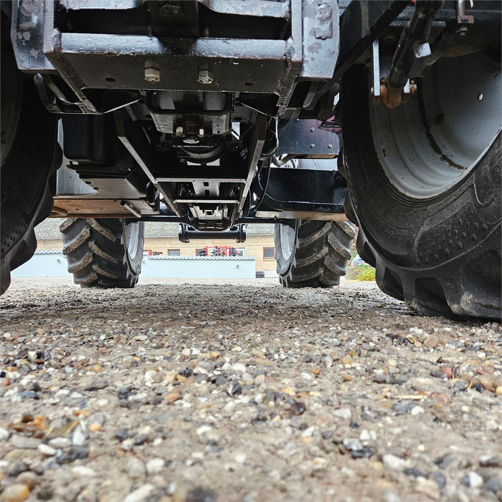 994f2a0b-3d26-43d4-b0b3-76f50c3588f7_largesize massey ferguson 6465 dyna 6 – 120 ch – 8 053 h – 2006