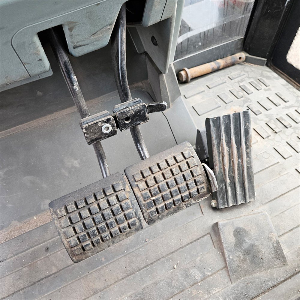 99896d3e-7634-4bb9-b680-5d542b903a9d_largesize massey ferguson 5465 – 109 ch – 5 715 h – 2005