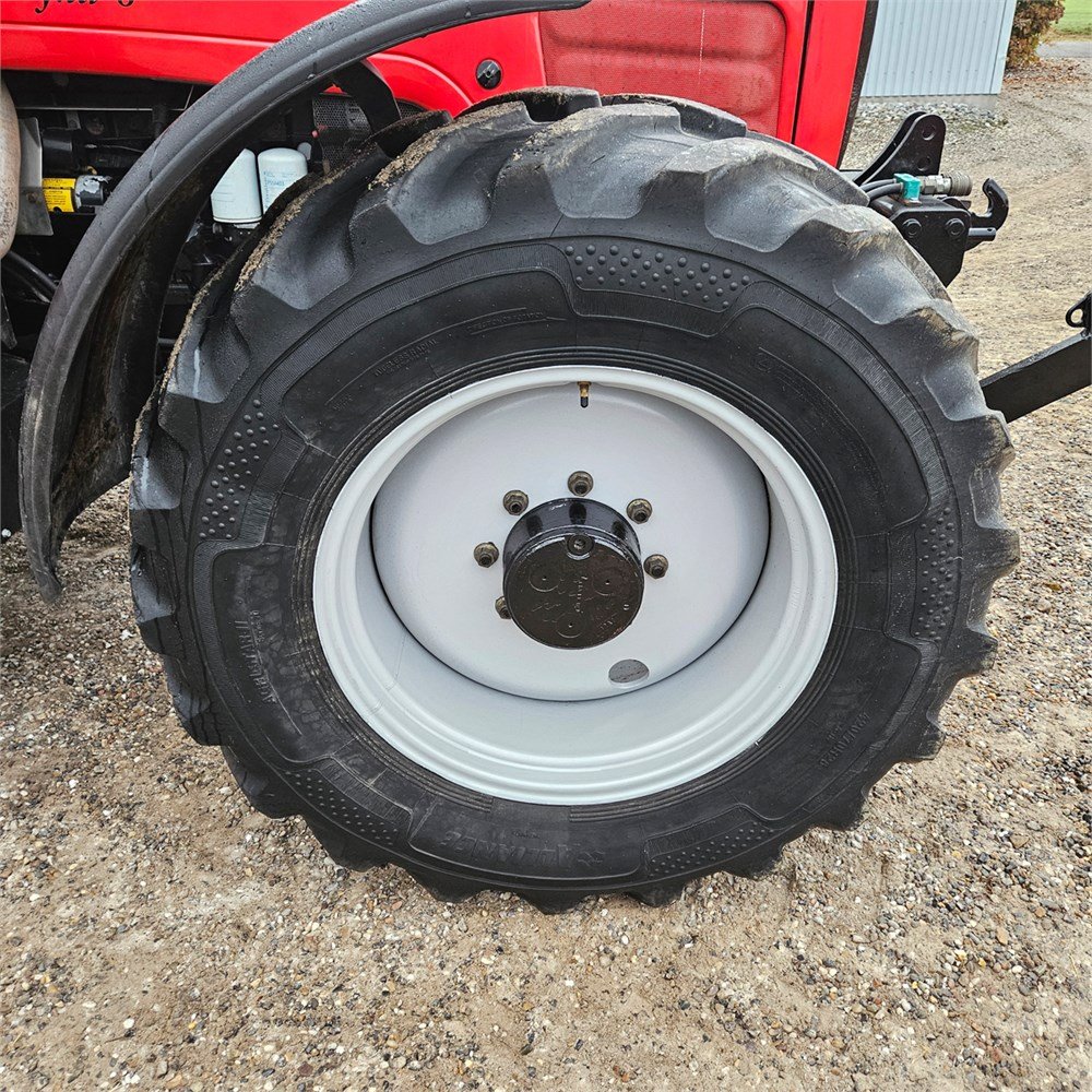 9a133b00-89c2-47c1-aff9-5872fcd3a254_largesize massey ferguson 6465 dyna 6 – 120 ch – 8 053 h – 2006