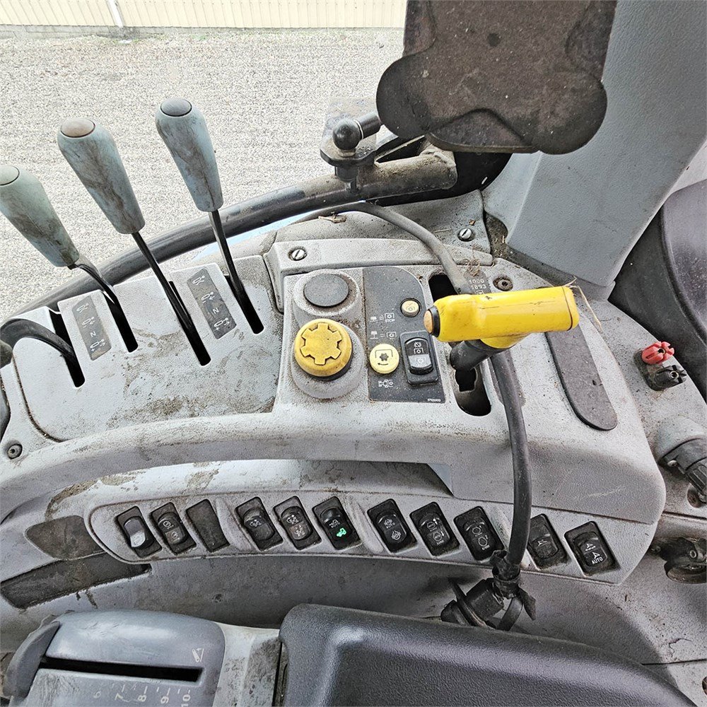 9ca25244-7c3f-4a2a-acb4-ccd8badd9c8a_largesize new holland t7.175 e1 – 155 ch – 2018 – 4 658 h