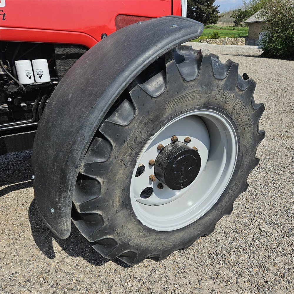 9d94b5c2-2ec6-4b35-8c12-b562cb2c11c0_largesize massey ferguson 6480 145 ch 8 574 h 2004