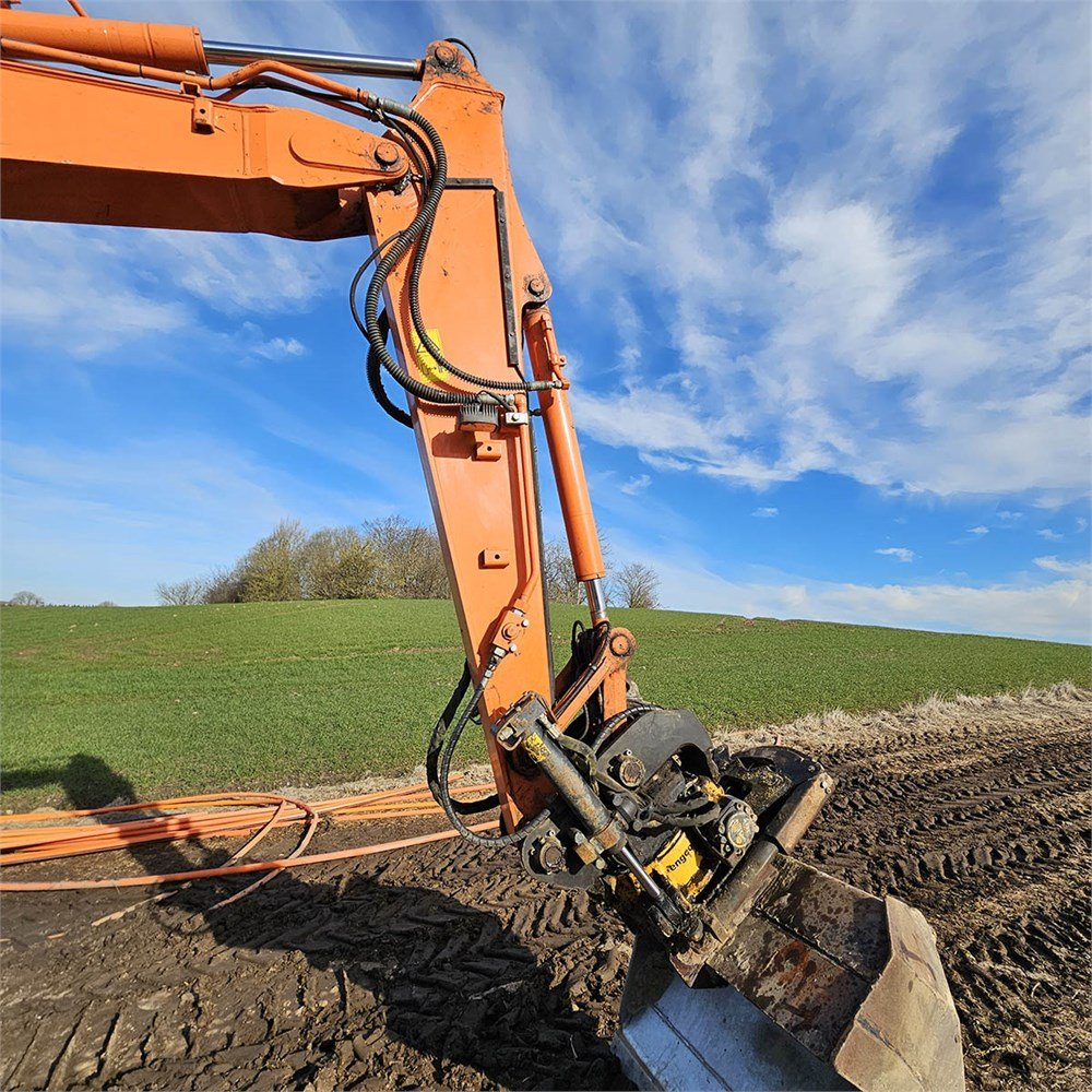 9de7a79f-1ac7-4caf-8b8d-0d06b2e835ad_largesize hitachi zx85usb 6 8t6 3 141 h 2020