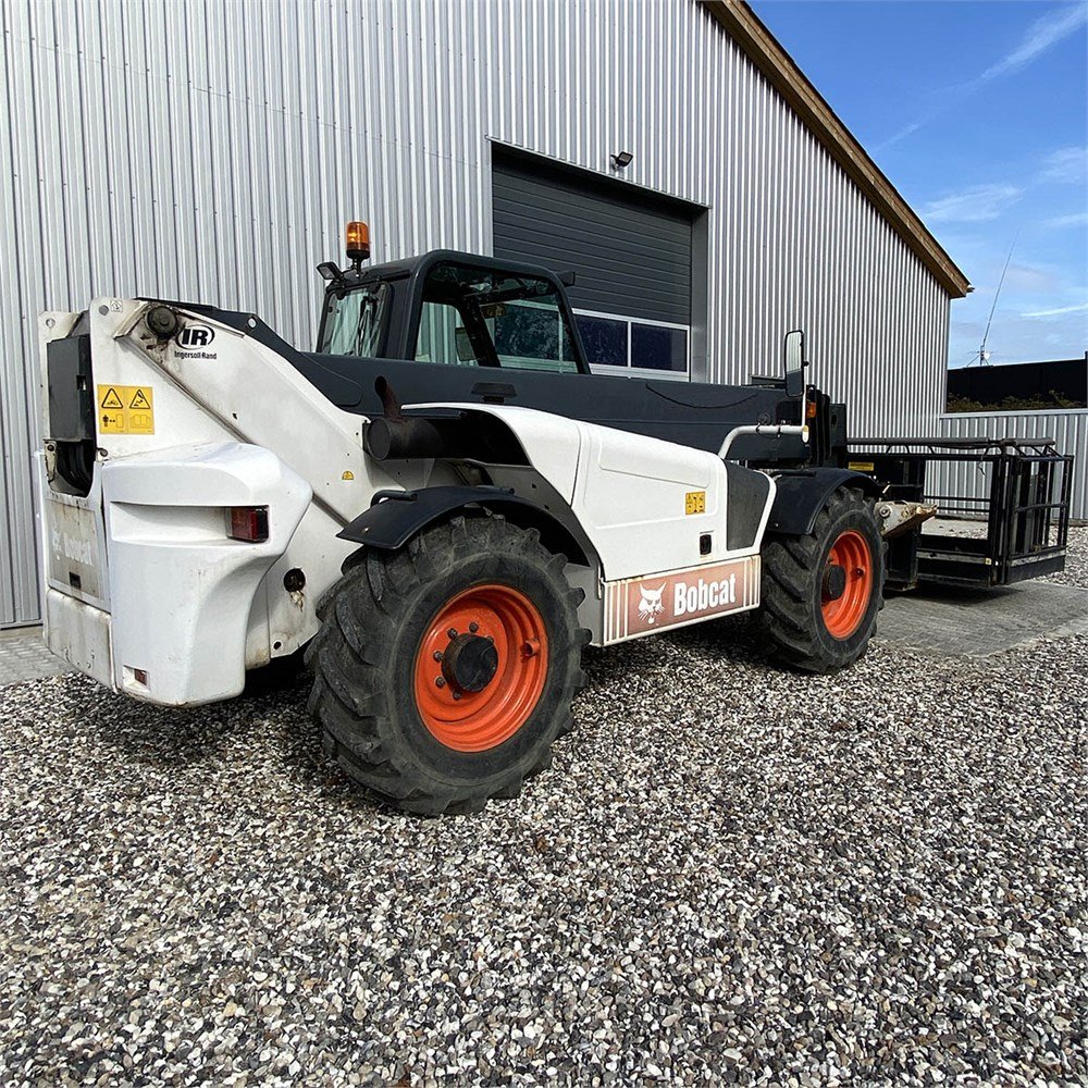 Bobcat T40170 2 bobcat t40170 17,4 m 1 687 h 2006