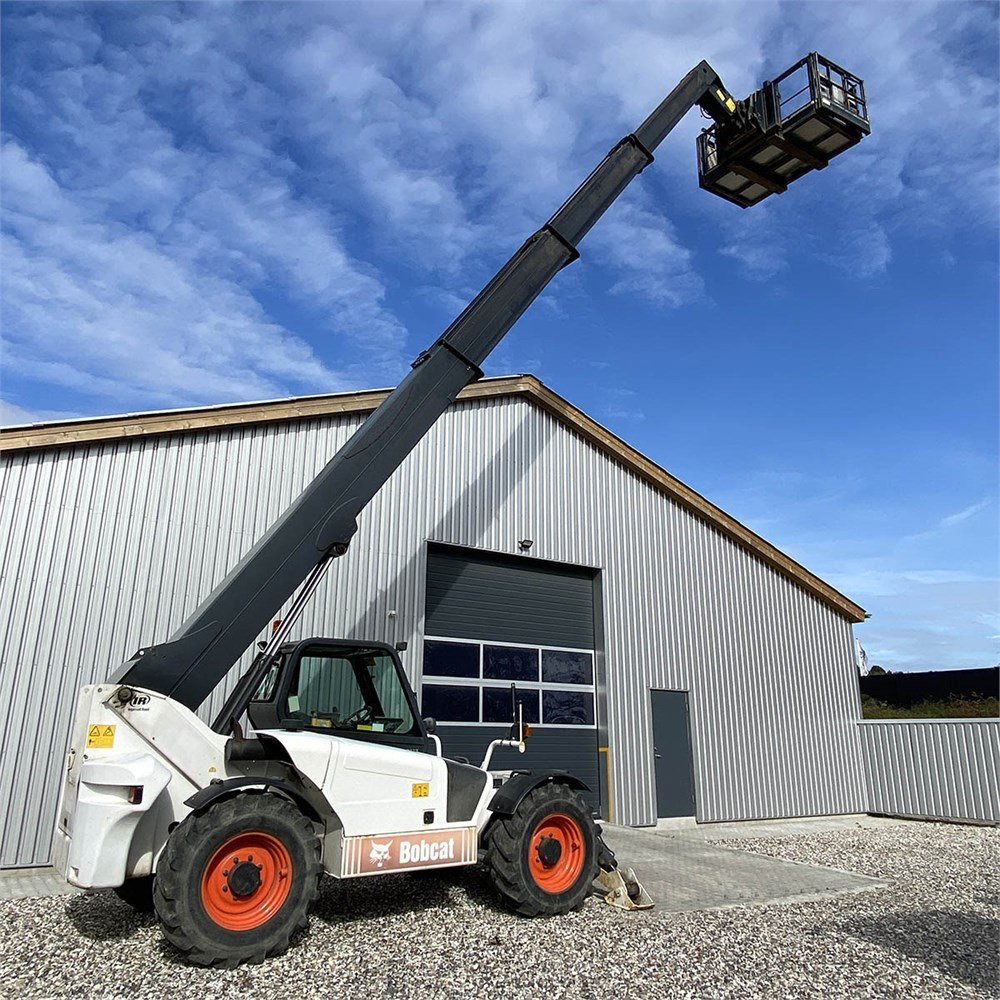 Bobcat T40170 8 bobcat t40170 17,4 m 1 687 h 2006