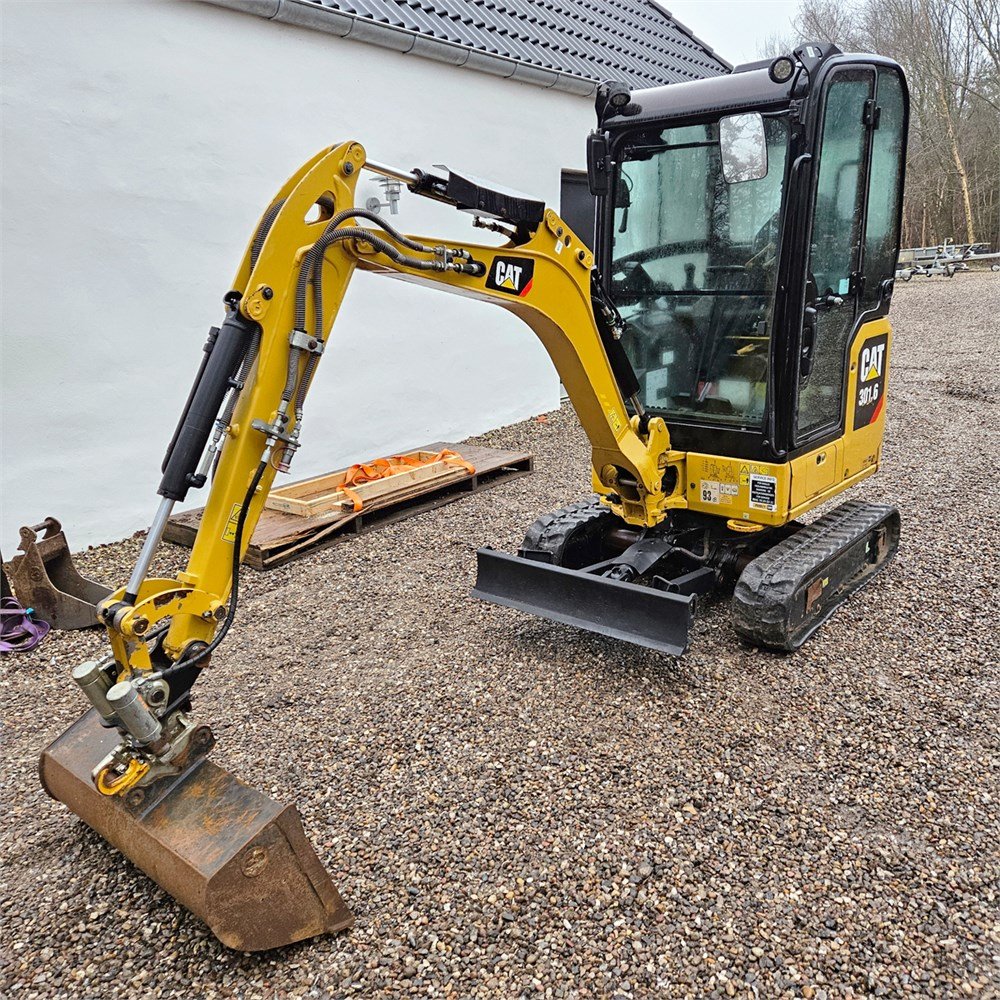 CATERPILLAR 301.6 6 caterpillar 301.6 – 2t – 2 895 h – 2019