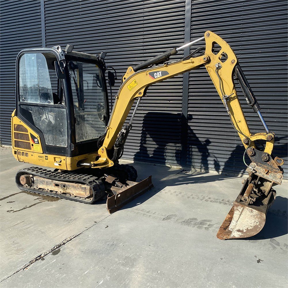 Caterpillar 302.2D 2 caterpillar 302.2d – 2t2 – 5 415 h – 2013