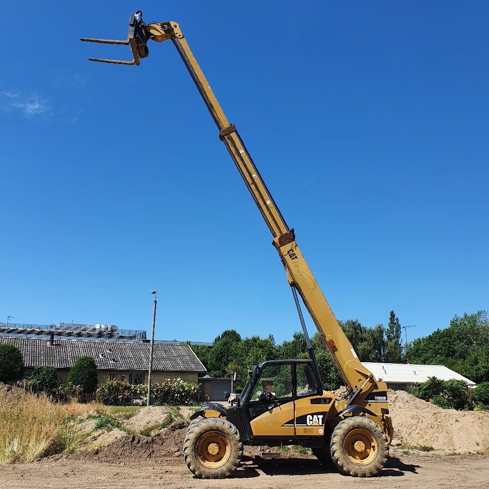 caterpillar th350b – 11 m – 3 450 h – 2004