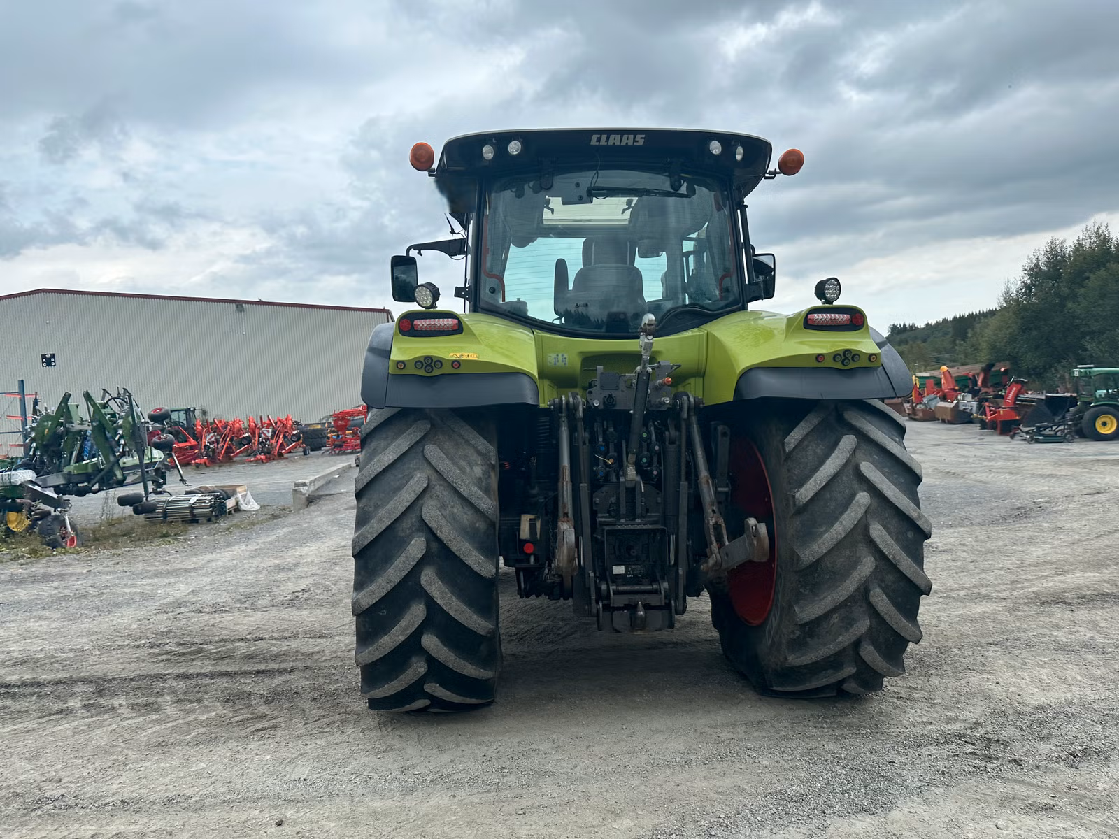 Claas Arion 650 3 claas arion 650 – 175 ch – 5 990 h – 2013