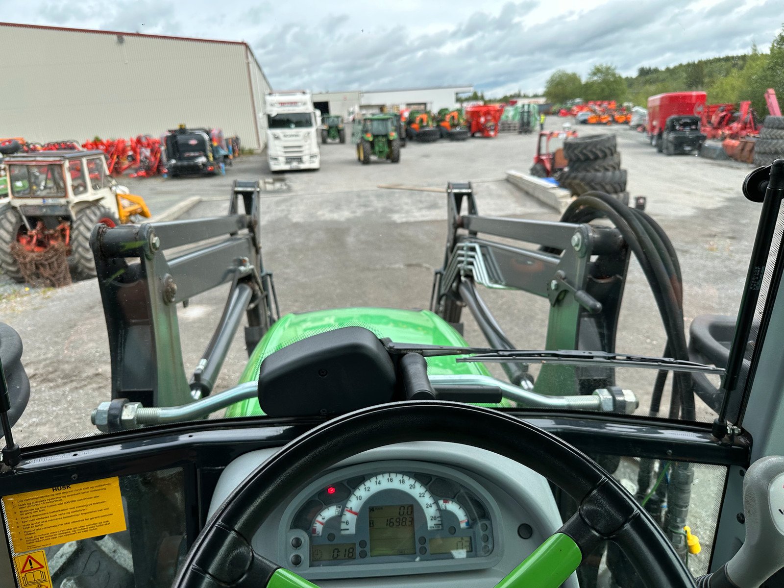 Deutz-Fahr AGROPLUS 410 DT deutz fahr agroplus 410 dt 95 ch 1 698 h 2013