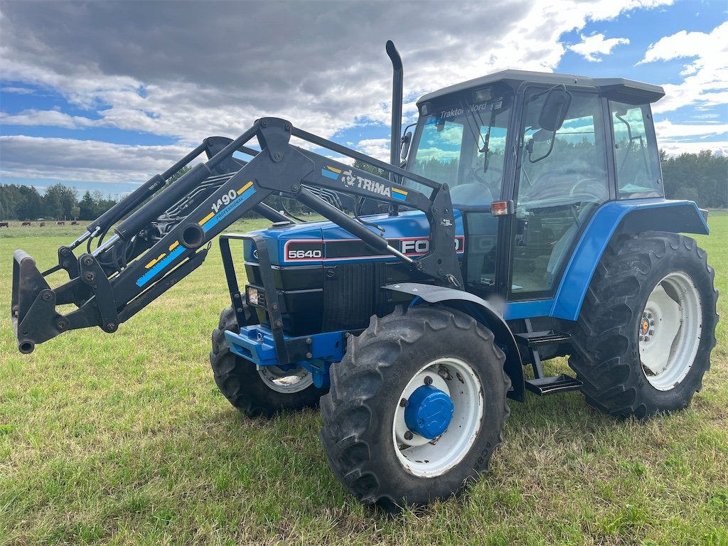 Ford 5640 4WD SLE 1 ford 5640 4wd sle + chargeur – 65,5 kw (55 ch) – 6 553 h – 1992