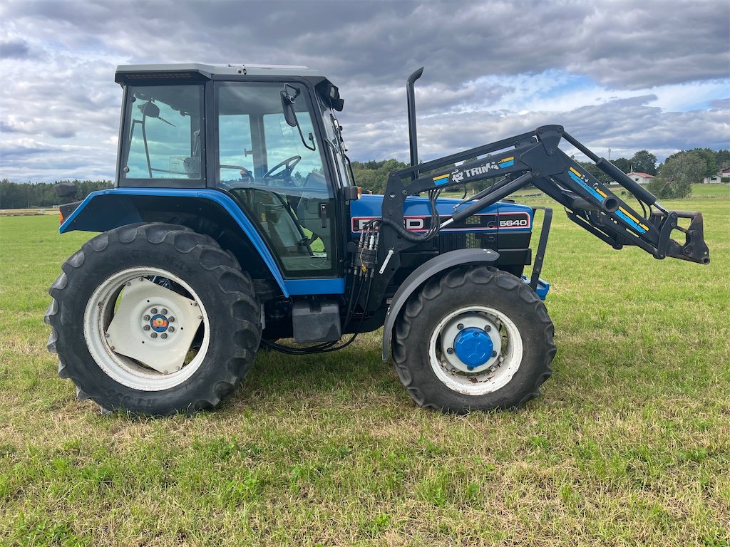 Ford 5640 4WD SLE 2 ford 5640 4wd sle + chargeur – 65,5 kw (55 ch) – 6 553 h – 1992