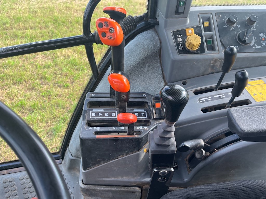 Ford 5640 4WD SLE 9 ford 5640 4wd sle + chargeur – 65,5 kw (55 ch) – 6 553 h – 1992