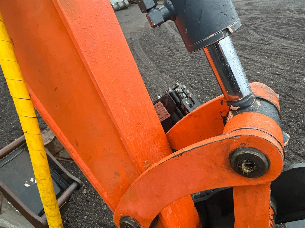 Hitachi 37 hitachi zaxis 48u 3 clt – 4t8 – 3 382 h – 2012