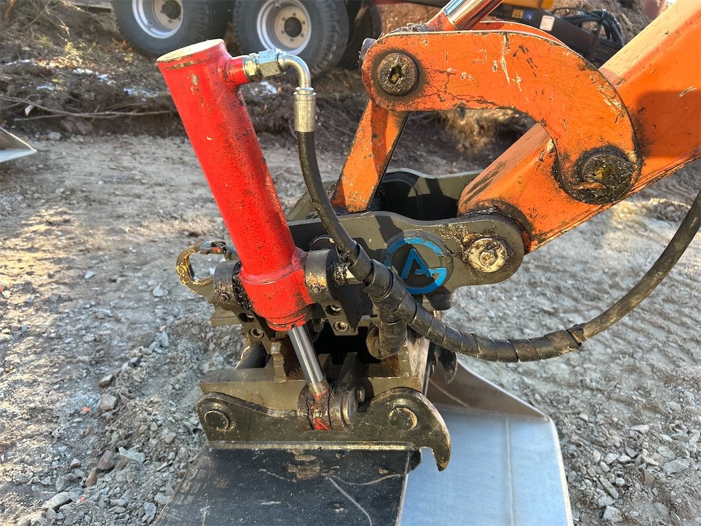 Hitachi ZX30U-2 13 hitachi zx30u 2 – 3t2 – 2 778 h – 2009