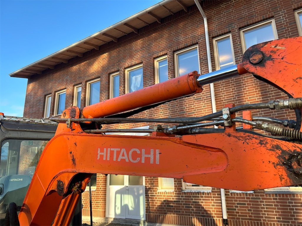 Hitachi ZX30U-2 23 hitachi zx30u 2 – 3t2 – 2 778 h – 2009