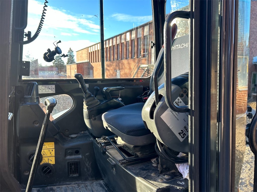 Hitachi ZX30U-2 25 hitachi zx30u 2 – 3t2 – 2 778 h – 2009