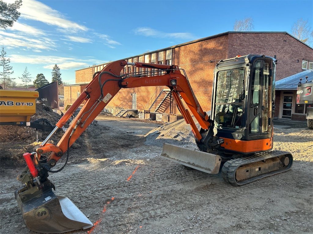 Hitachi ZX30U-2 4 hitachi zx30u 2 – 3t2 – 2 778 h – 2009