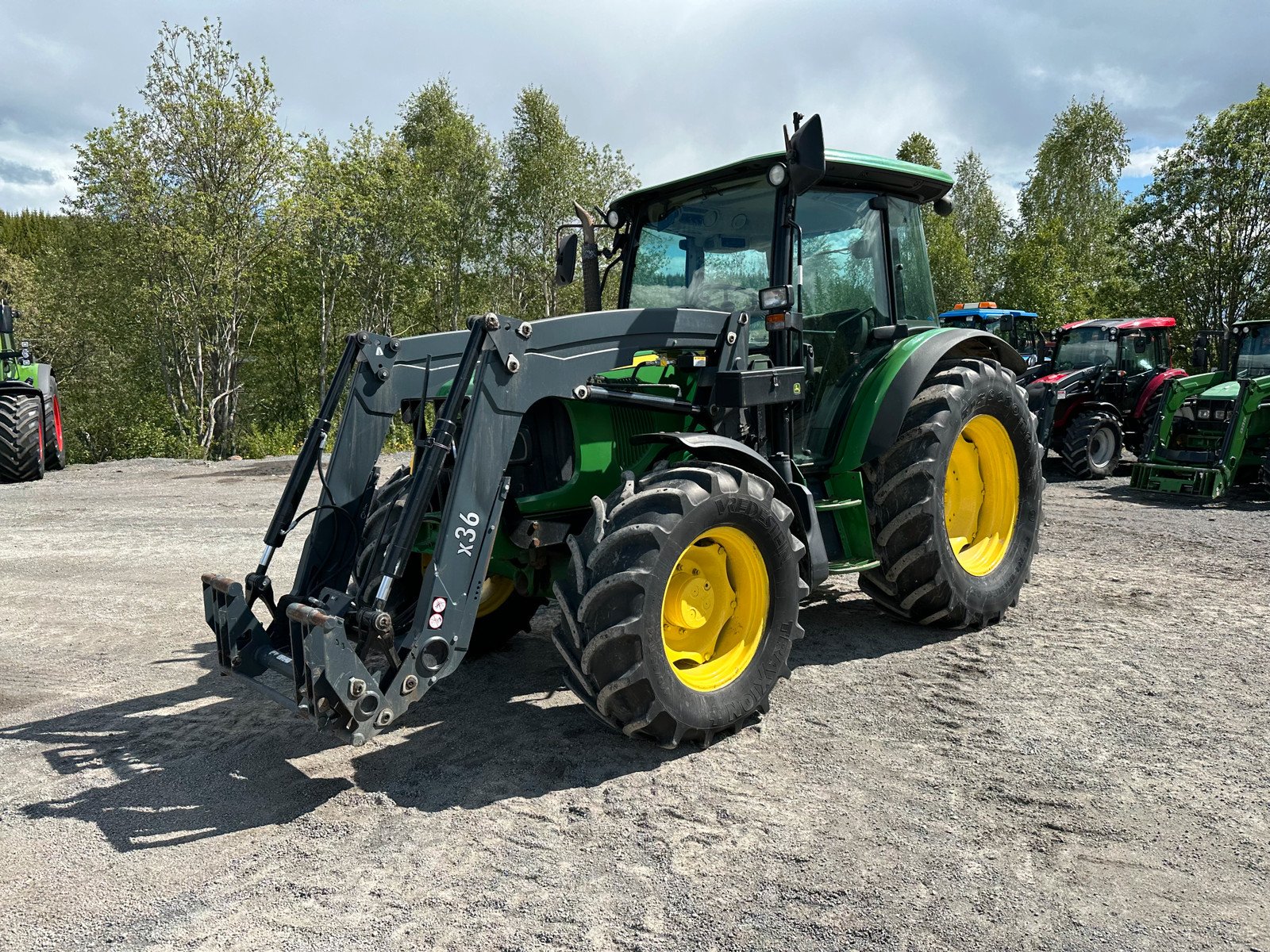 John Deere 5090R 3 john deere 5090r – 98 ch – 3 985 h – 2009