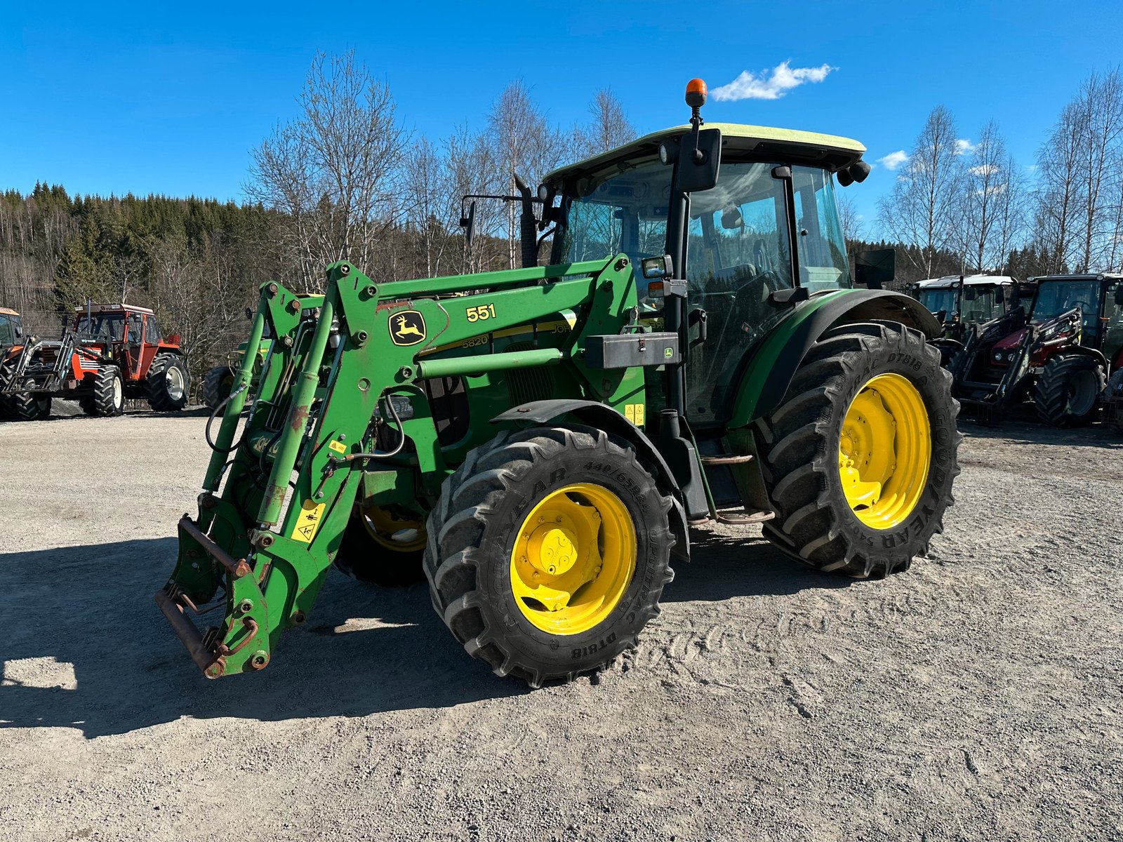 John Deere 5820 1 john deere 5820 88 ch 5 384 h 2005